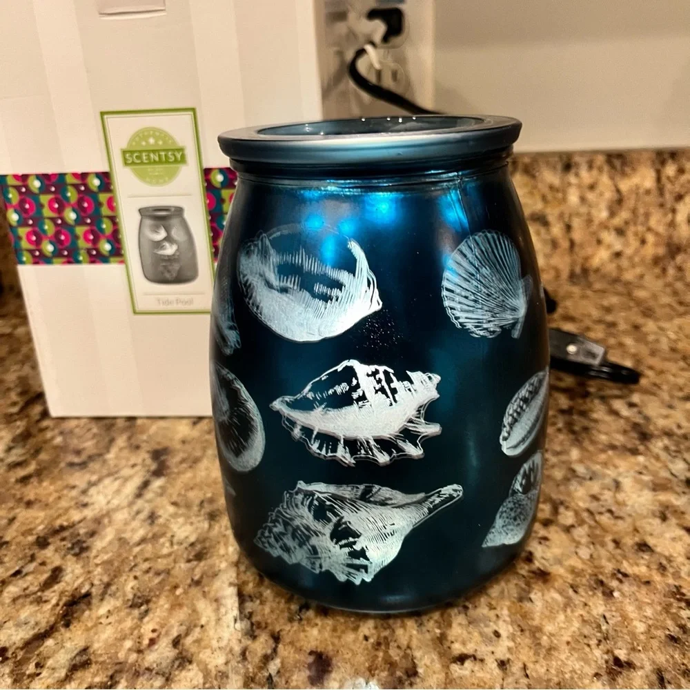 Scentsy Tide Pool Blue Glass Shell Etched Nautical Beach Full Size Wax Warmer